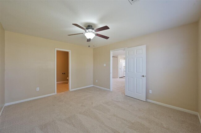 Building Photo - 28927 Rio Grande River Dr