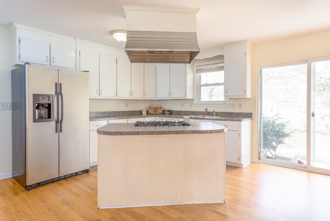 Building Photo - 30 Carson Dr