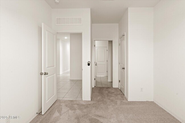 Building Photo - 18461 N Los Gabrieles Way