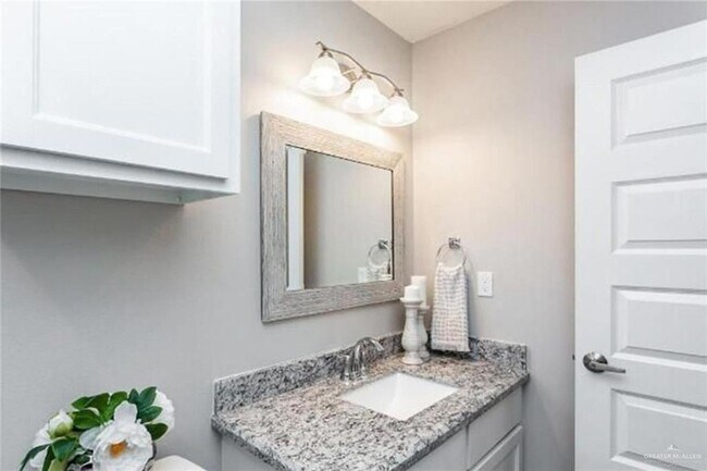 Building Photo - 1413 Alta Vista Dr