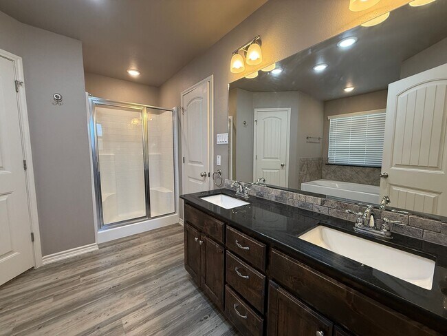 Building Photo - 4-Bedroom House for Rent in Copperas Cove