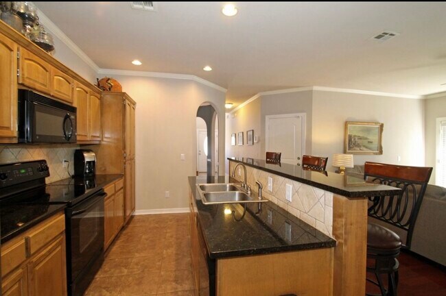 Building Photo - 11220 S Cedar St