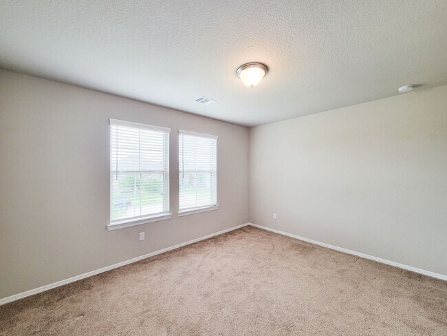 Building Photo - Beautifully updated 5-bedroom, 3.5-bath home located on a quiet cul-de-sac in a desirable Houston...