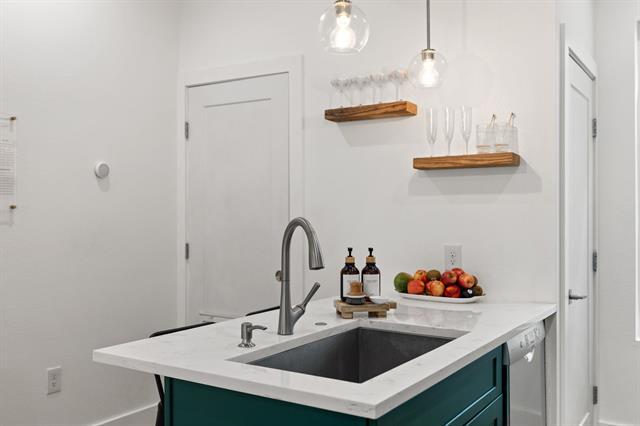 Building Photo - 2222 Moser Ave