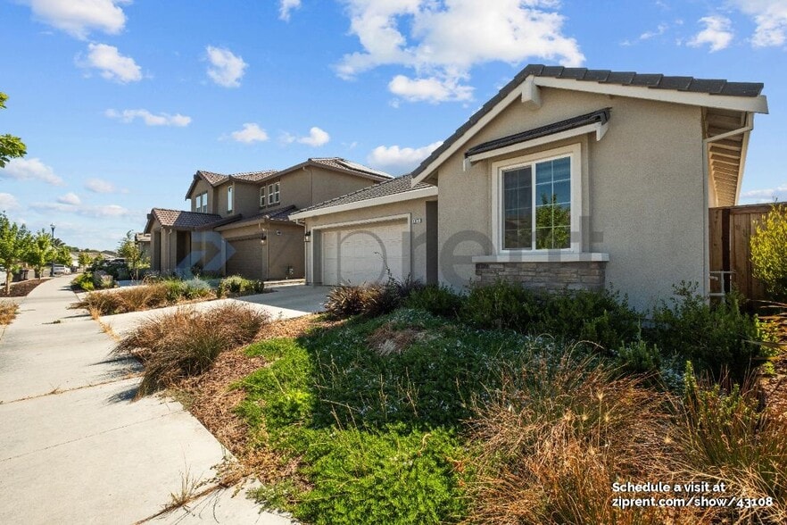 Primary Photo - 1074 Osprey Dr