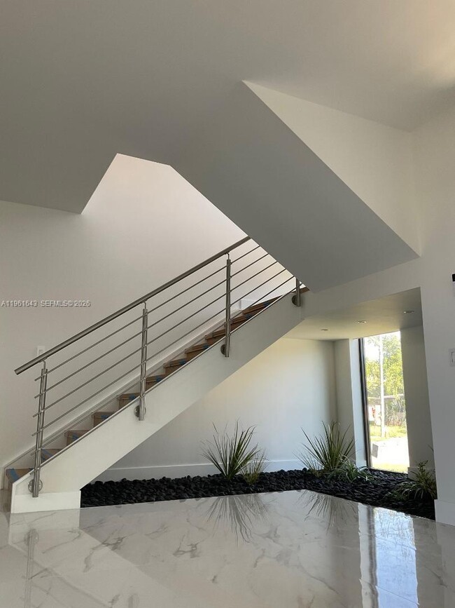 Building Photo - 1700 NE 18th St