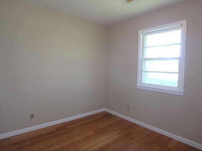 Building Photo - Nice 3 Bedroom Country House!