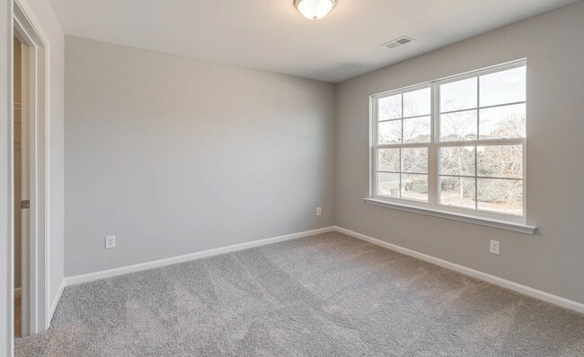 Building Photo - Spacious 5-Bedroom Home with Modern Finishes in Prime Elgin Location