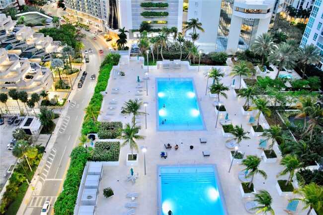 Building Photo - 950 Brickell Bay Dr