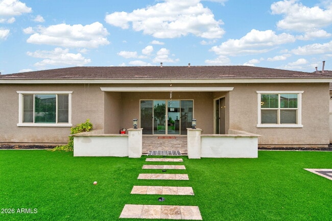 Building Photo - 203 E Birchwood Pl