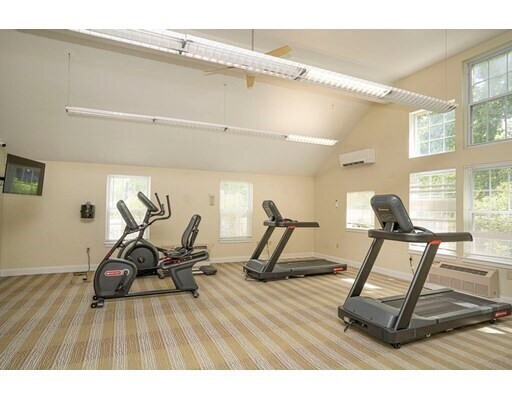 Building Photo - 750 Brookside Dr