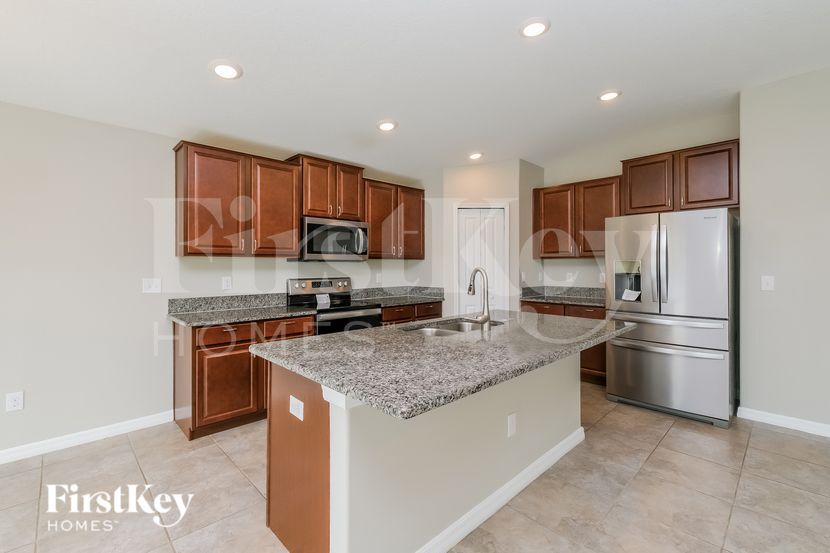 Building Photo - 6117 Tremeza Pl