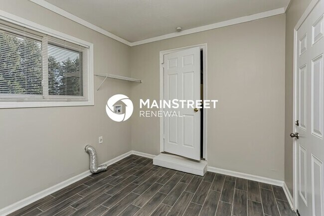 Building Photo - 3 Bedroom Pet-Friendly Home in Snellville, GA with Main Street Renewal