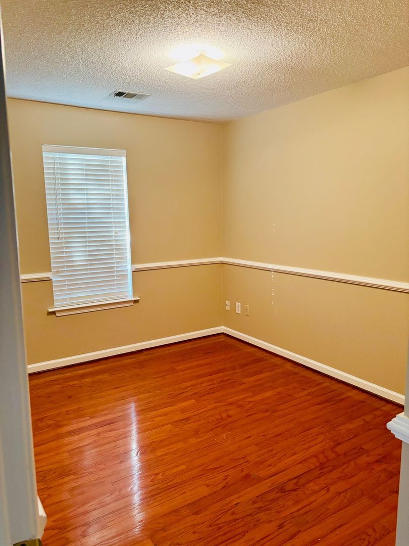 Building Photo - 415 Plantation Ct