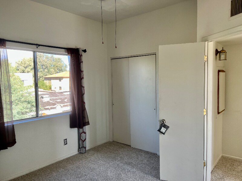 Building Photo - 3409 N Fontana Ave