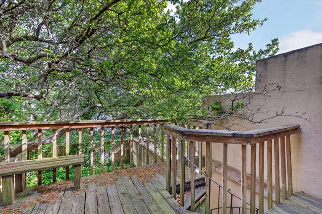 Building Photo - Fabulous Chesapeake Bay Location - Steps to Beach!