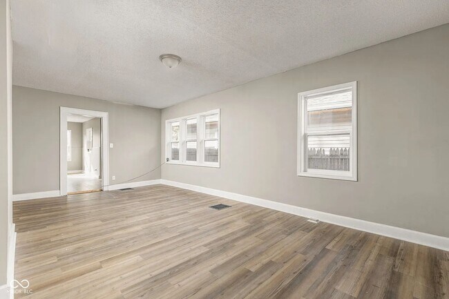 Building Photo - 2921 E Brookside Ave