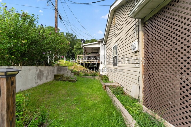 Building Photo - 138 Austin Ave
