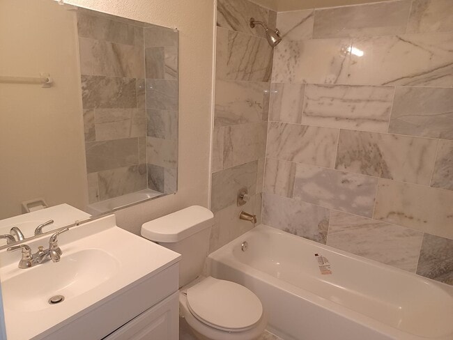 Building Photo - Mid-Century Charmer ONLY $1995/ Month - 2B...