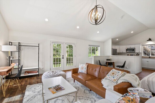 Building Photo - "Luxurious 5-Bedroom Spokane Retreat with Pool, Guest Suite, and Stunning Finishes!"