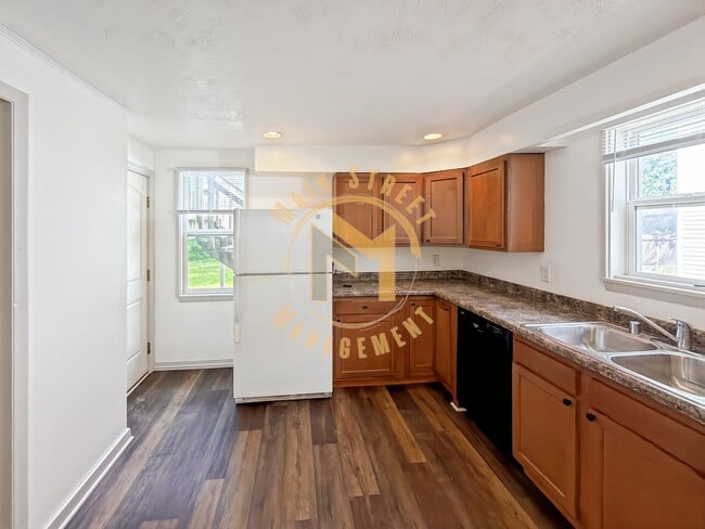 Building Photo - 316 2nd St