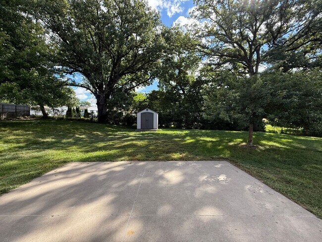 Building Photo - Charming 3 Bed, 1 Bath Home in Quiet Bette...