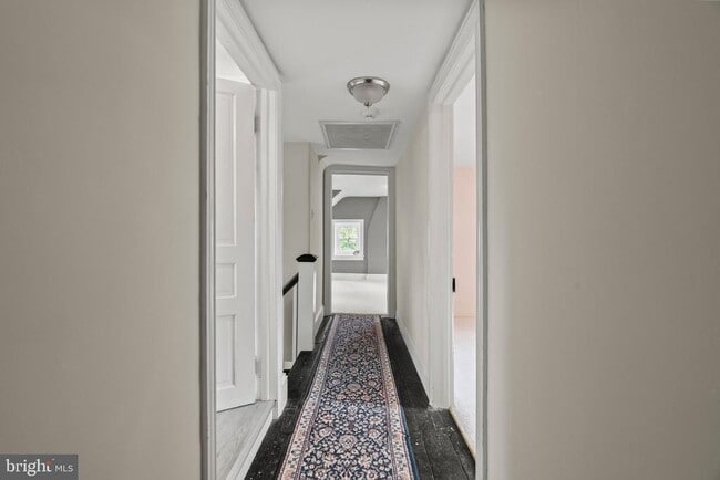 Building Photo - 209 N Bellevue Ave