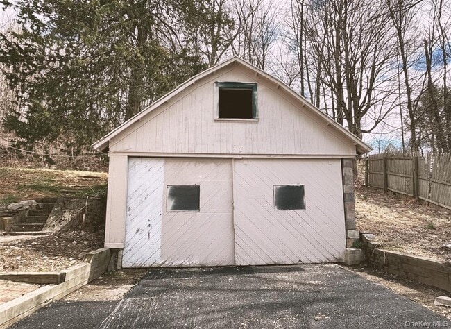 Building Photo - 146 NY-284