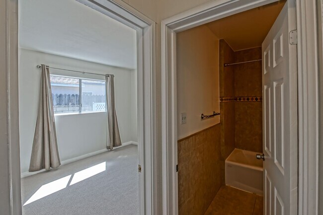 Building Photo - 1x 3906-3908