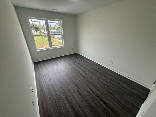 Building Photo - 610 S Blackmon St