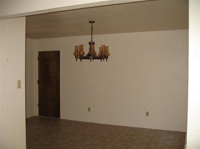 Building Photo - 5771 N Valentine Ave