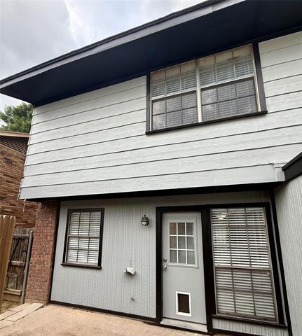 Building Photo - 628 St Charles Dr