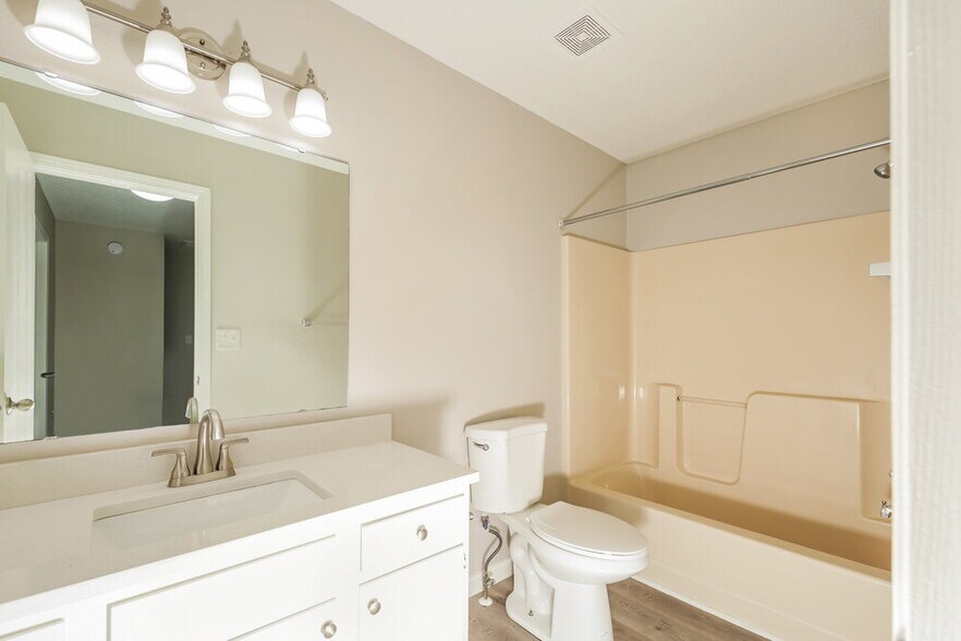 Building Photo - 649 Meadows Edge Ln