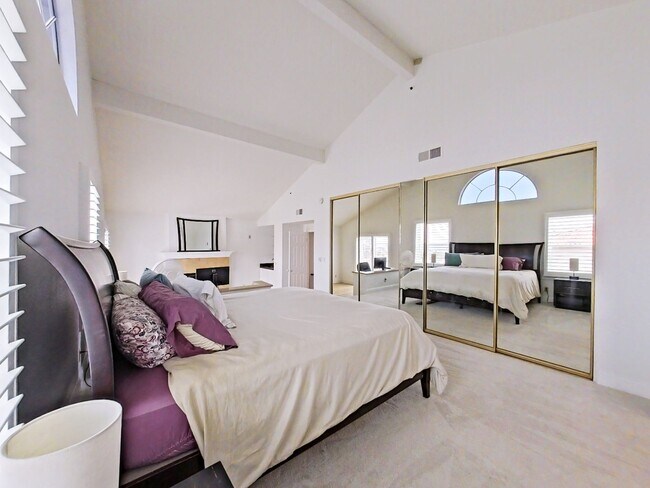 Building Photo - Spectacular 4 bedroom family home with oce...