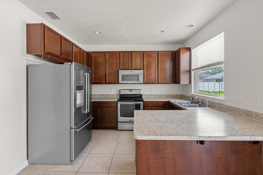 Building Photo - 3851 Aubrey Ln