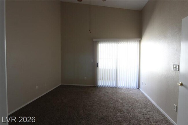 Building Photo - 2 Bedroom Condo w/ 1 CAR GARAGE