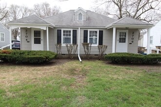 Building Photo - March FREE On This One Bedroom Duplex in North Kansas City