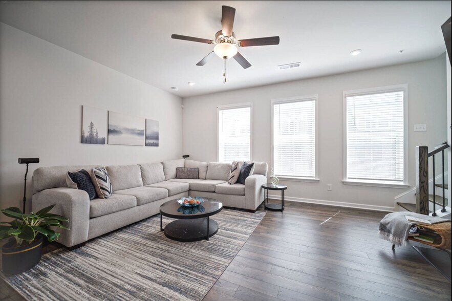 Building Photo - 1595 Ridgebrook Downs