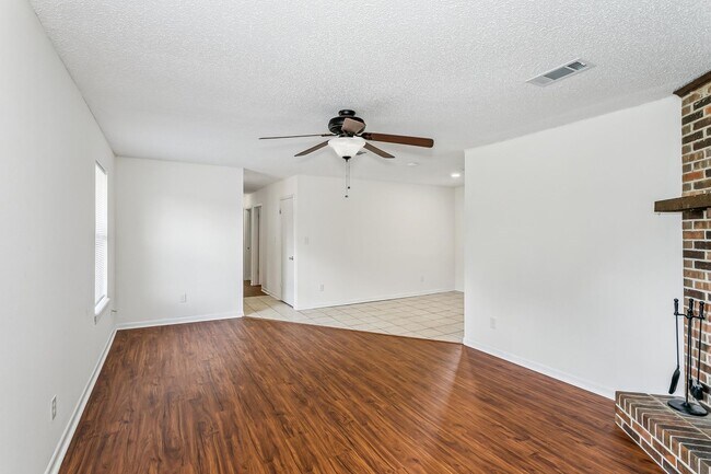 Building Photo - Minutes to NAS Pensacola & Corry Station – Convenient Coastal Living