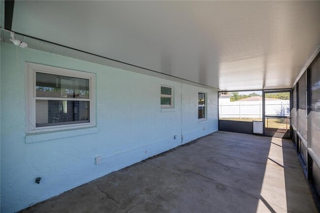 Building Photo - 7191 Hemlock Rd