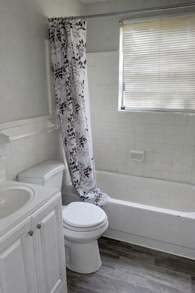 Building Photo - 906 Thomas St