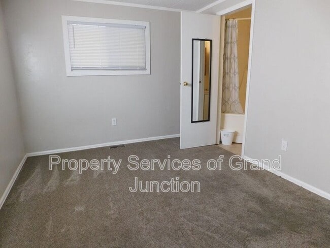 Building Photo - 2954 1/2 Cedar Place