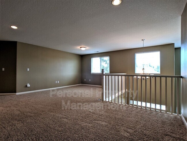 Building Photo - 10405 NE 98th Ave