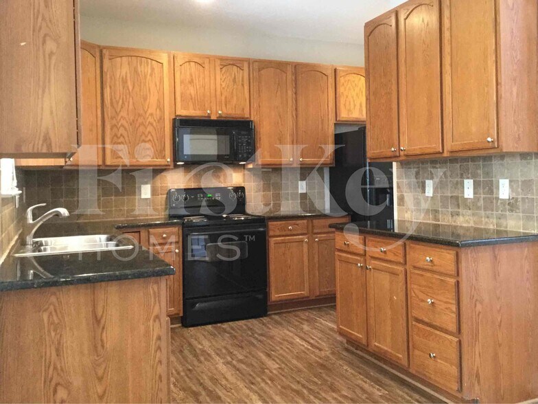 Building Photo - 2845 Island Point Dr NW