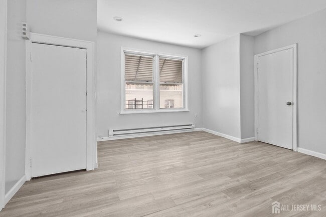 Building Photo - 211 N 13th St