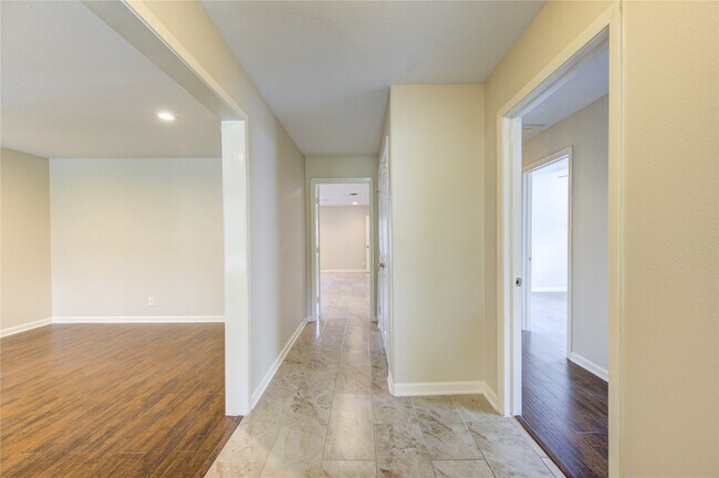 Building Photo - 9611 Greenwillow St