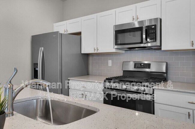 Building Photo - 7405 Marbled Wood Pt