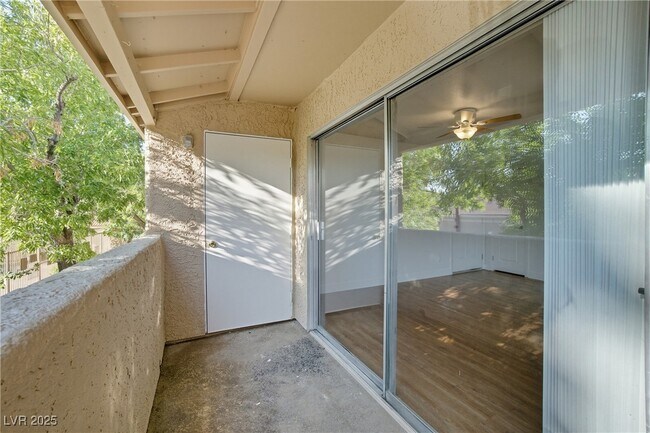 Building Photo - 7200 W Pirates Cove Rd