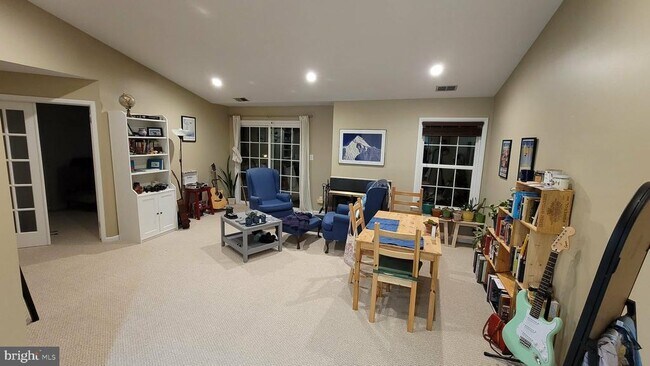 Building Photo - 119 Commonwealth Ct