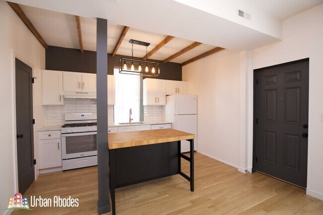 Building Photo - 908 N California Ave